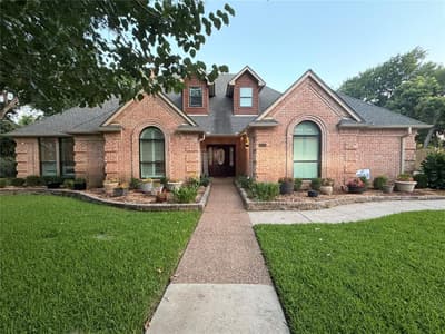 1125 Shady River Court S, Benbrook TX 76126