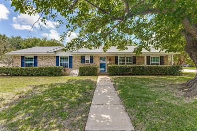 1121 W Redbud Drive, Hurst TX 76053