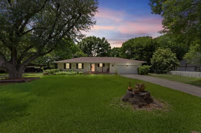 325 Oakwood Drive, Lancaster TX 75146