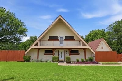 205 Roaring Springs Drive, DeSoto TX 75115