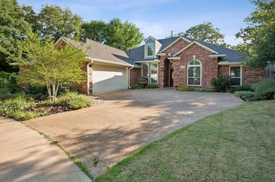 2701 Hidden Lake Drive, Grapevine TX 76051